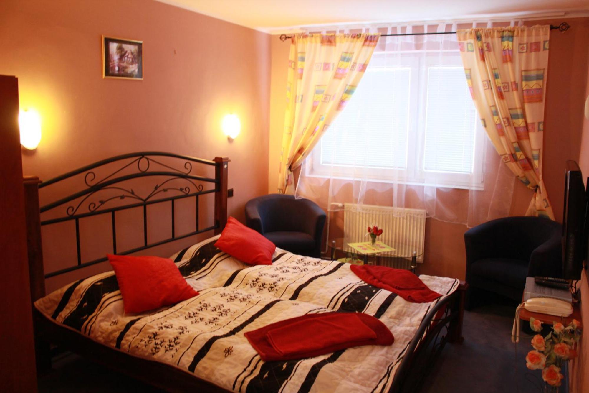 Garni Hotel Anne-Mary Piest'any Buitenkant foto