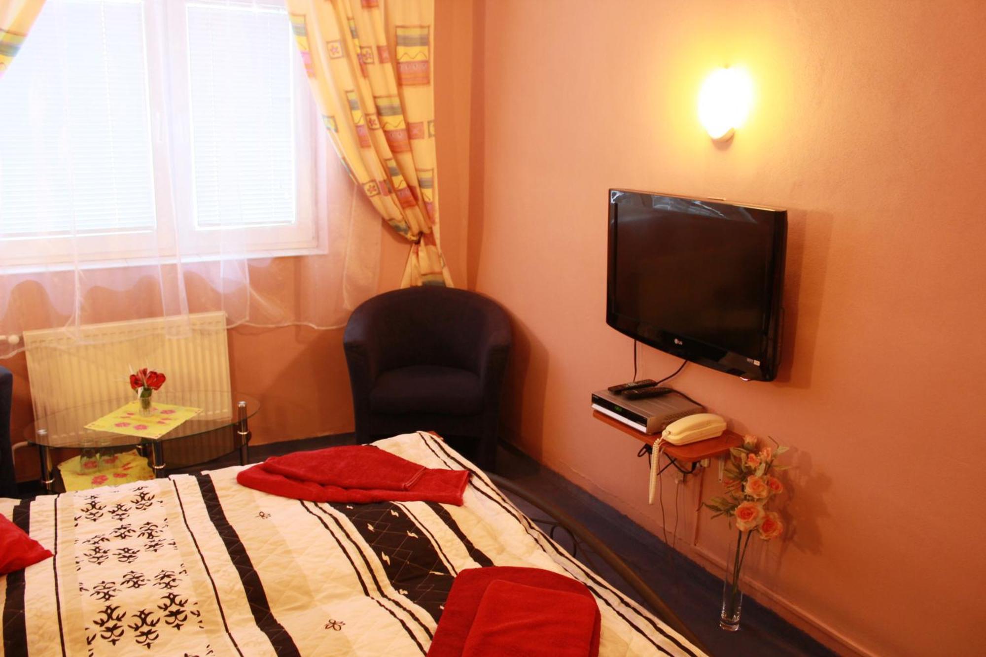 Garni Hotel Anne-Mary Piest'any Buitenkant foto