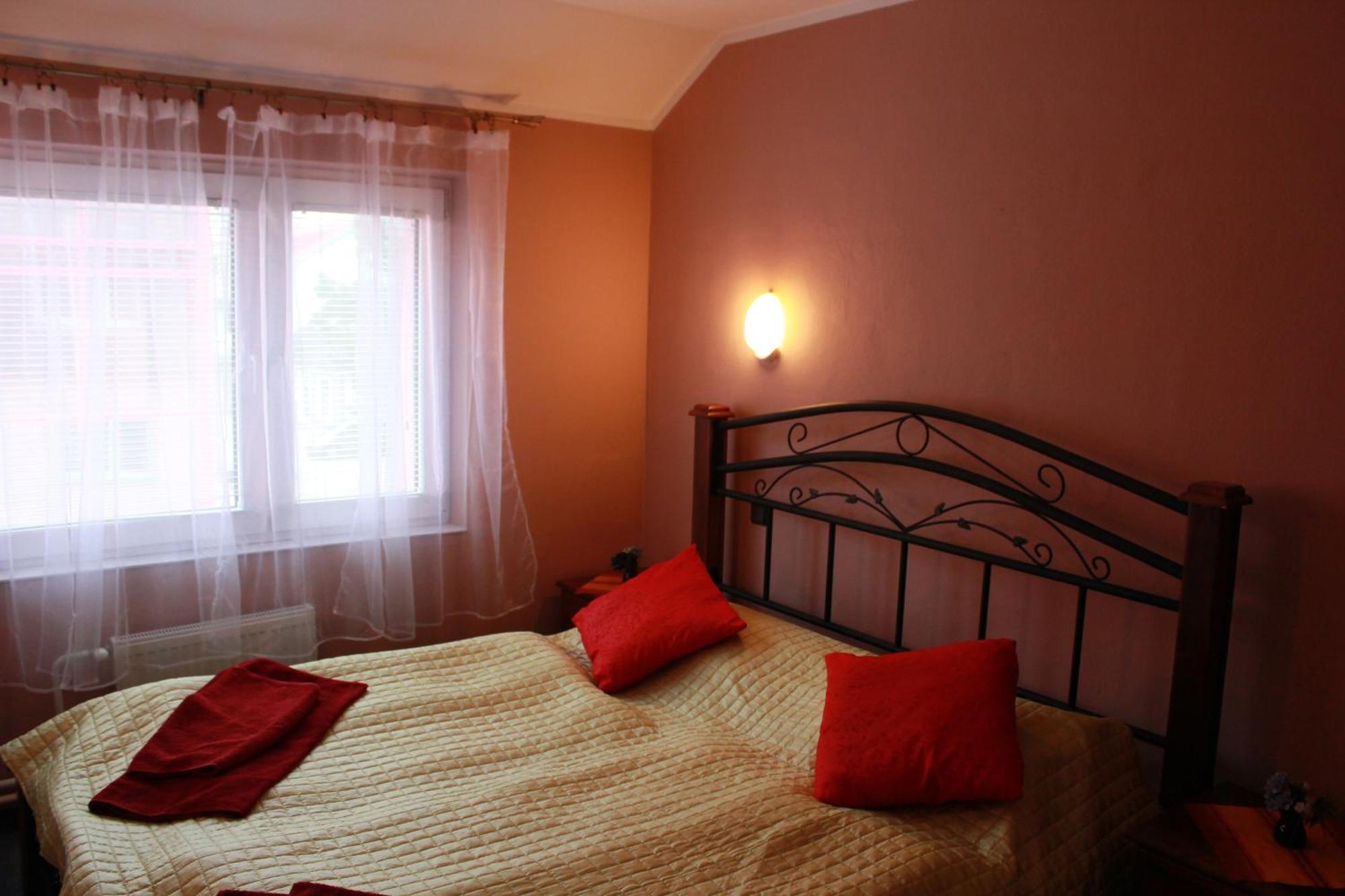 Garni Hotel Anne-Mary Piest'any Buitenkant foto