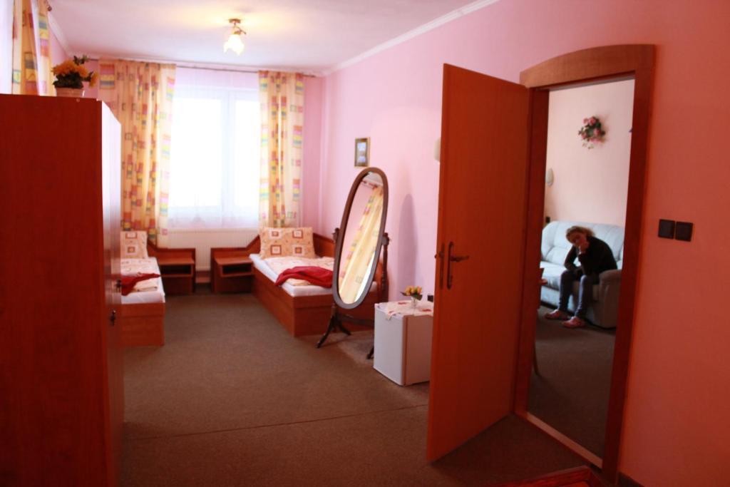 Garni Hotel Anne-Mary Piest'any Kamer foto