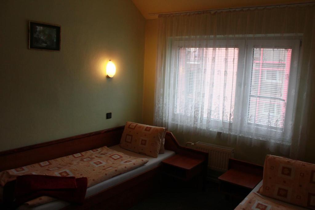 Garni Hotel Anne-Mary Piest'any Buitenkant foto