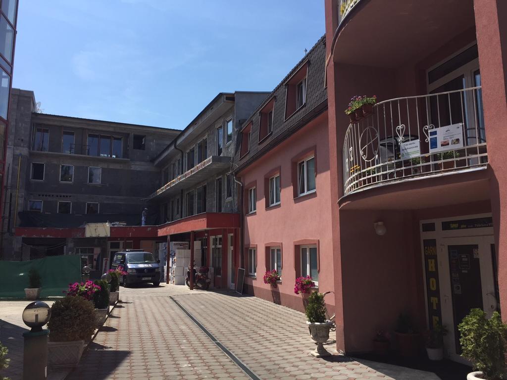 Garni Hotel Anne-Mary Piest'any Buitenkant foto