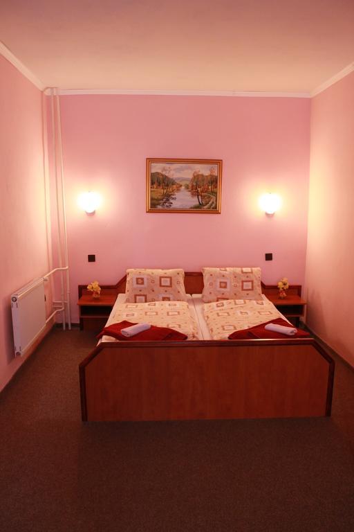 Garni Hotel Anne-Mary Piest'any Buitenkant foto