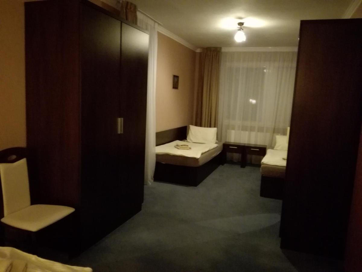 Garni Hotel Anne-Mary Piest'any Buitenkant foto